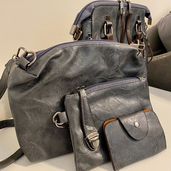 NWT - Luxurious 4 pc travel set - Picture 3 of 9